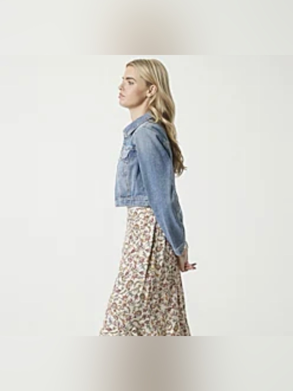 #3347**Ci Sono Women's Distressed Gray Denim Jacket with Studs